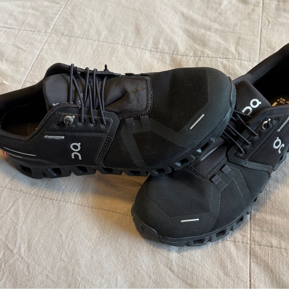 On Cloud 6 Women's Black Athletic Shoes